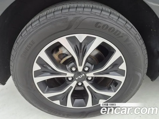 Kia Carnival 2023 thumb 3
