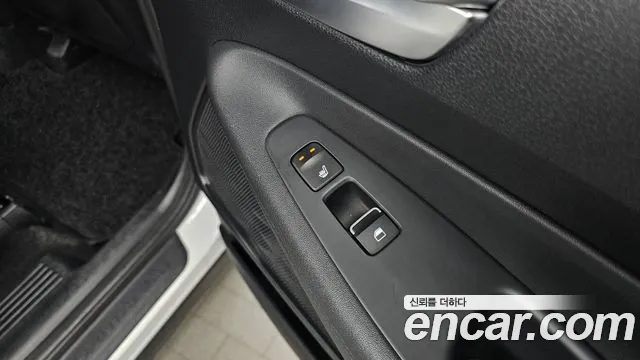 Hyundai Santa Fe 2018 thumb 3