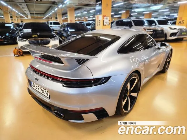 Porsche 911 2020 thumb 5