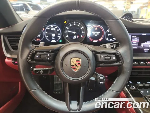 Porsche 911 2020 thumb 2