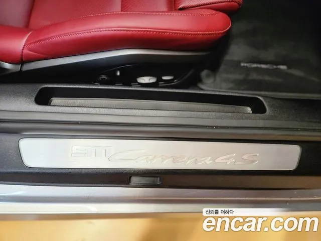 Porsche 911 2020 thumb 4