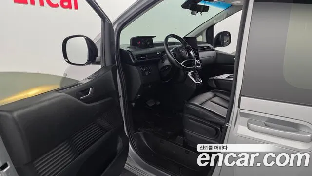 Hyundai Staria 2023 thumb 8