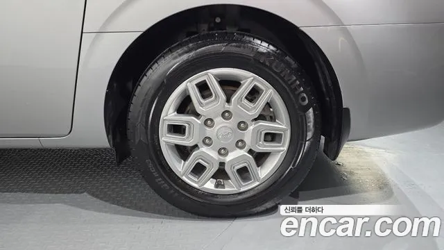 Hyundai Staria 2023 thumb 3