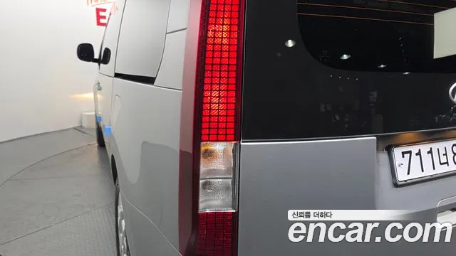 Hyundai Staria 2023 thumb 11