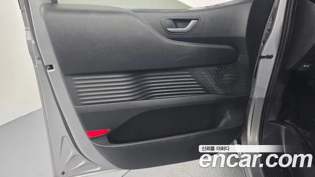Hyundai Staria 2023 thumb 12