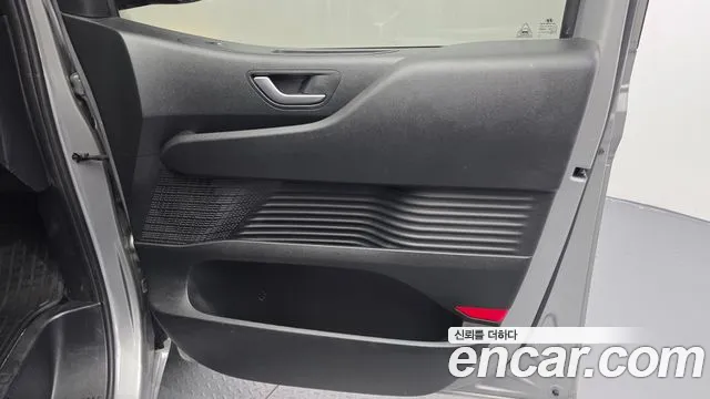 Hyundai Staria 2023 thumb 5