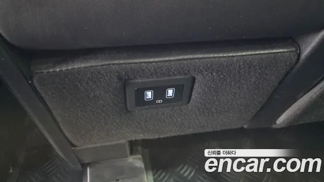 Hyundai Staria 2023 thumb 6