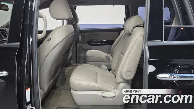 Kia Carnival 2019 thumb 3