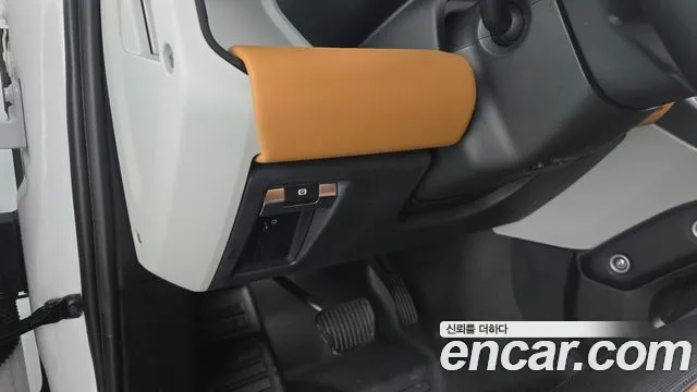 Land Rover Defender 2024 thumb 9
