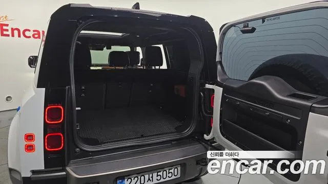 Land Rover Defender 2024 thumb 3