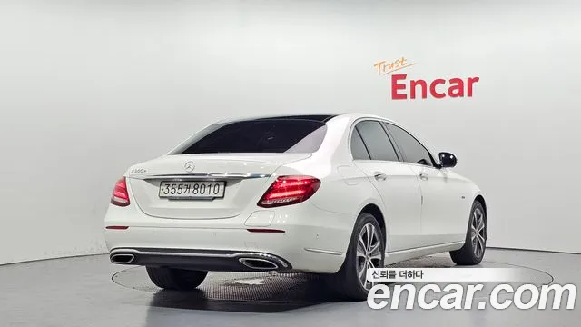 Mercedes-Benz E-Class 2019 thumb 8