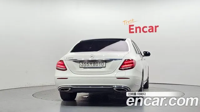 Mercedes-Benz E-Class 2019 thumb 4