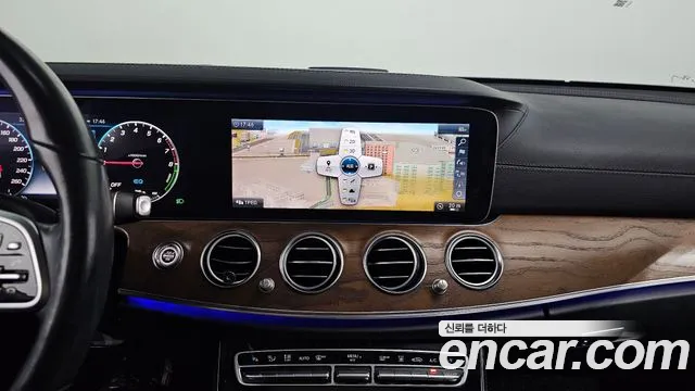 Mercedes-Benz E-Class 2019 thumb 5