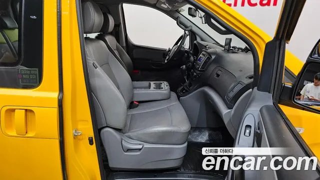 Hyundai Staria 2018 thumb 5