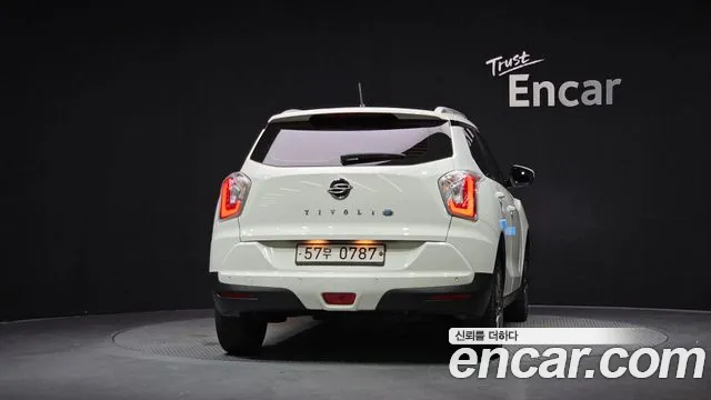 KGM Tivoli 2015 thumb 5
