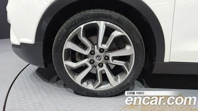 KGM Tivoli 2015 thumb 10