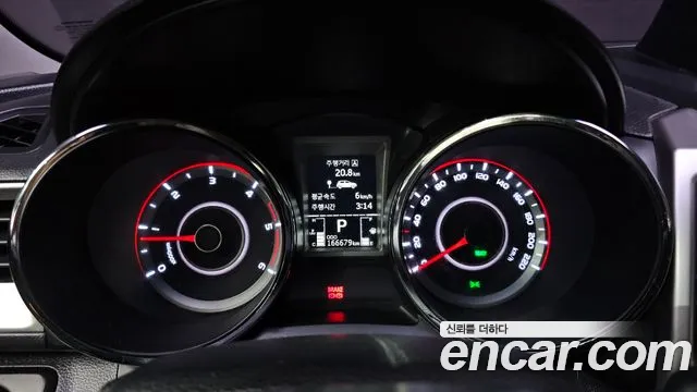 KGM Tivoli 2015 thumb 11