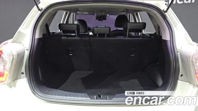 KGM Tivoli 2015 thumb 8