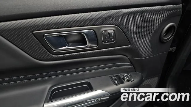 Ford Mustang 2024 thumb 3