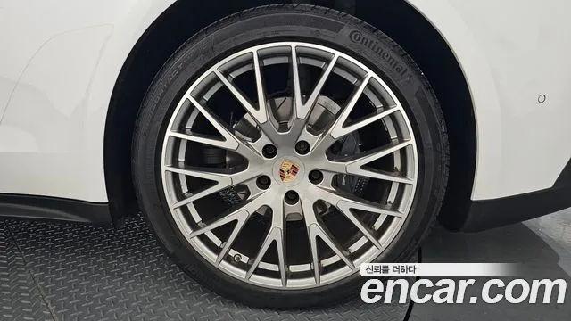 Porsche Panamera 2024 thumb 3