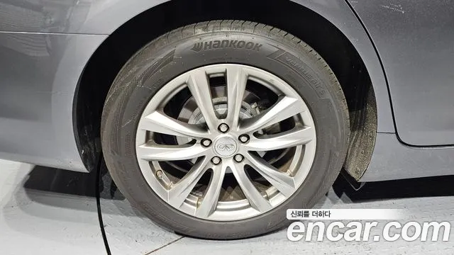 Infiniti Q70 2016 thumb 10