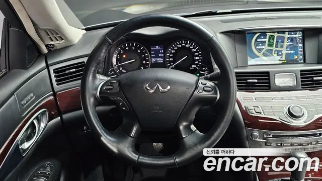 Infiniti Q70 2016 thumb 5