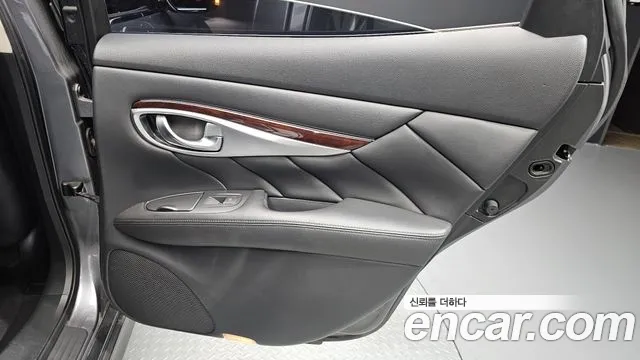 Infiniti Q70 2016 thumb 4