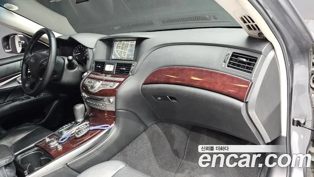 Infiniti Q70 2016 thumb 9