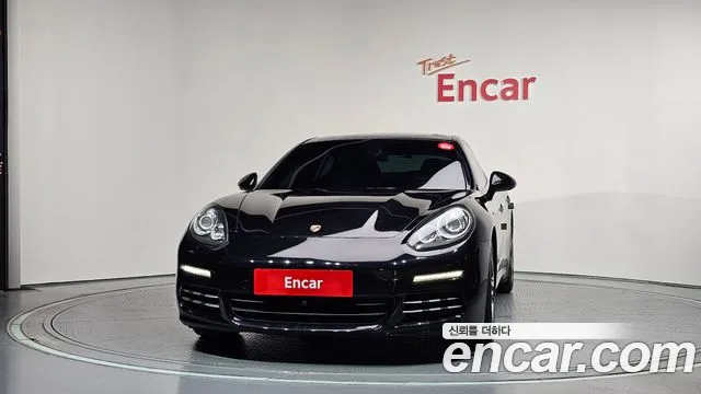 Porsche Panamera 2015 thumb 4