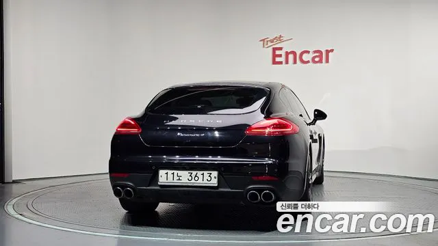 Porsche Panamera 2015 thumb 2