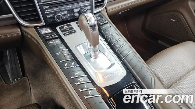 Porsche Panamera 2015 thumb 9