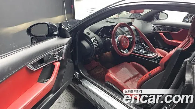 Jaguar F-Type 2019 thumb 10