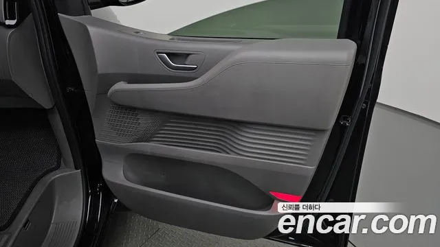 Hyundai Staria 2021 thumb 2