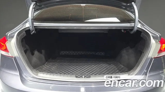 Hyundai Avante 2017 thumb 3