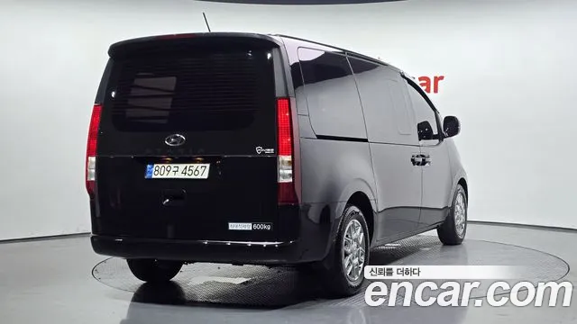 Hyundai Staria 2023 thumb 6