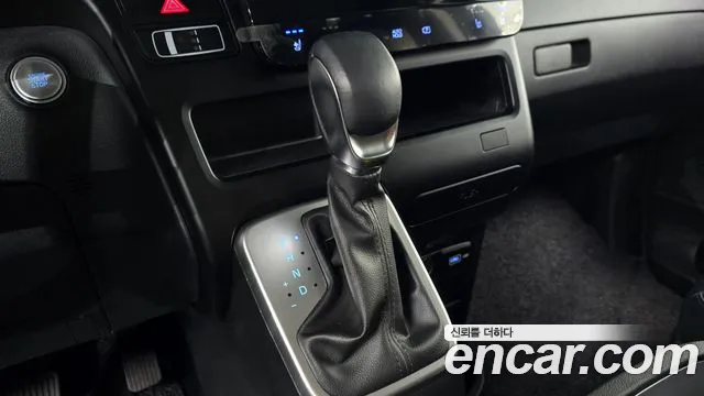Hyundai Staria 2023 thumb 12