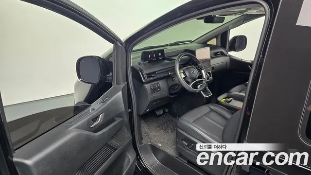 Hyundai Staria 2023 thumb 2