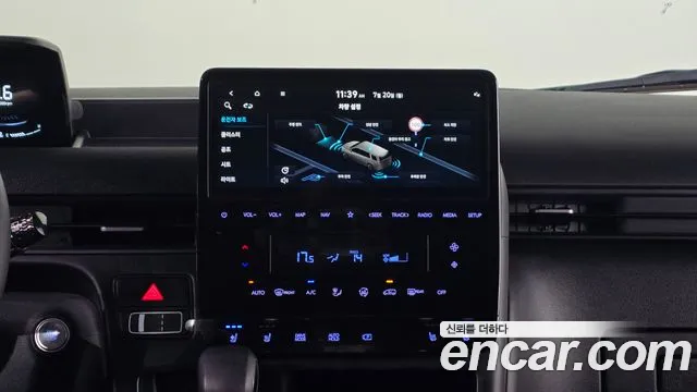 Hyundai Staria 2023 thumb 3