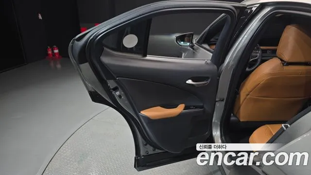 Lexus UX 2019 thumb 10