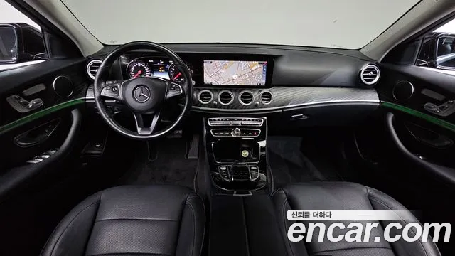 Mercedes-Benz E-Class 2017 thumb 12