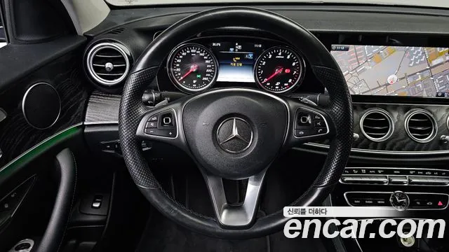 Mercedes-Benz E-Class 2017 thumb 10