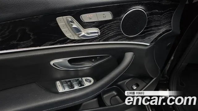 Mercedes-Benz E-Class 2017 thumb 2