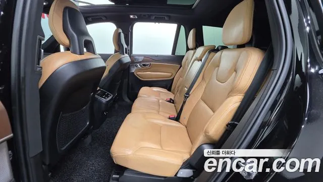 Volvo XC90 2016 thumb 10