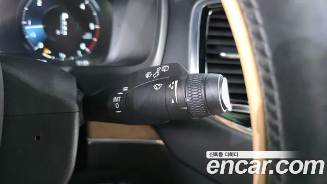 Volvo XC90 2016 thumb 7