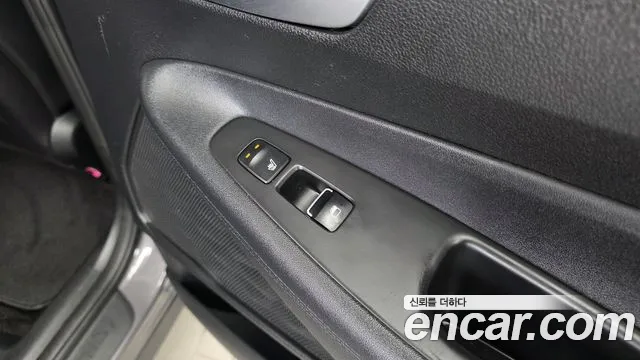 Hyundai Santa Fe 2018 thumb 3