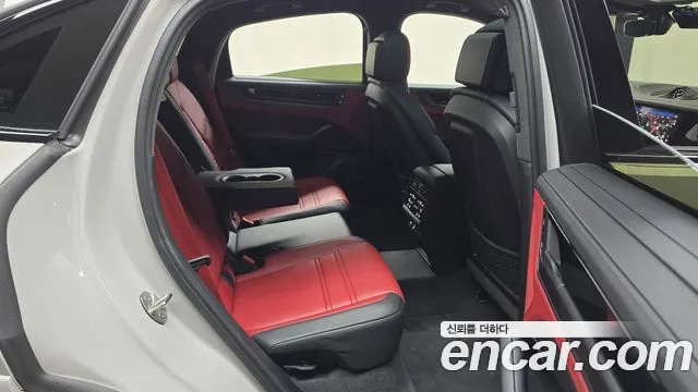 Porsche Cayenne 2025 thumb 2