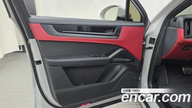 Porsche Cayenne 2025 thumb 9