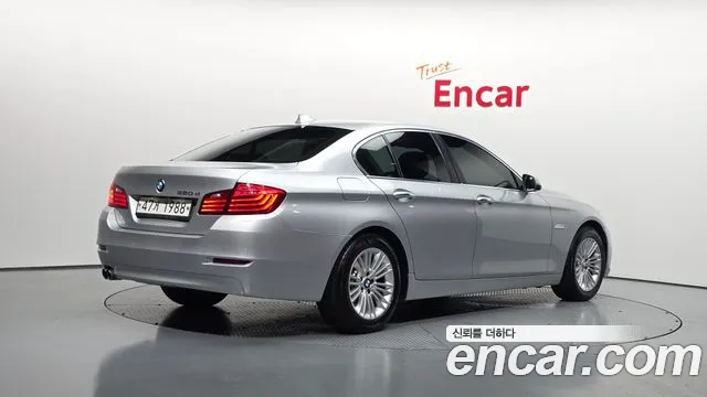 BMW 5 серии 2015 thumb 8