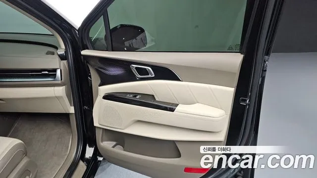 Kia Carnival 2022 thumb 2