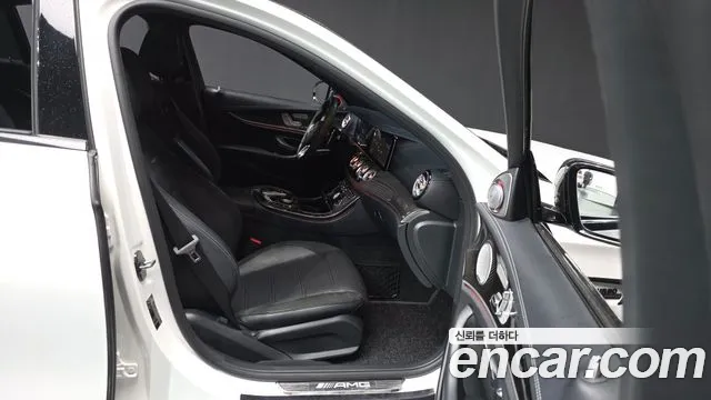Mercedes-Benz E-Class 2019 thumb 8